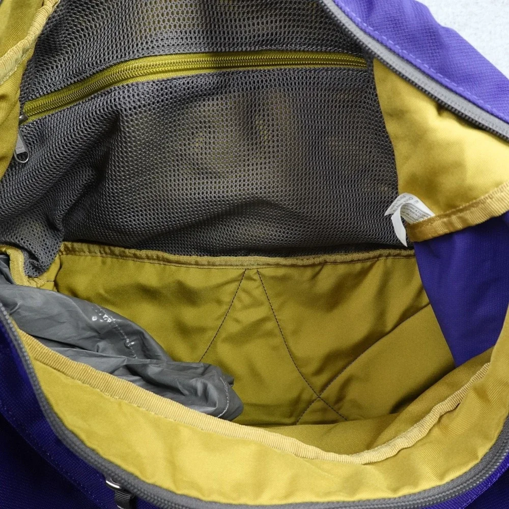 REI Duffle Bag Womens Sling Purple Nylon Gym Workout Class Pack Compartments